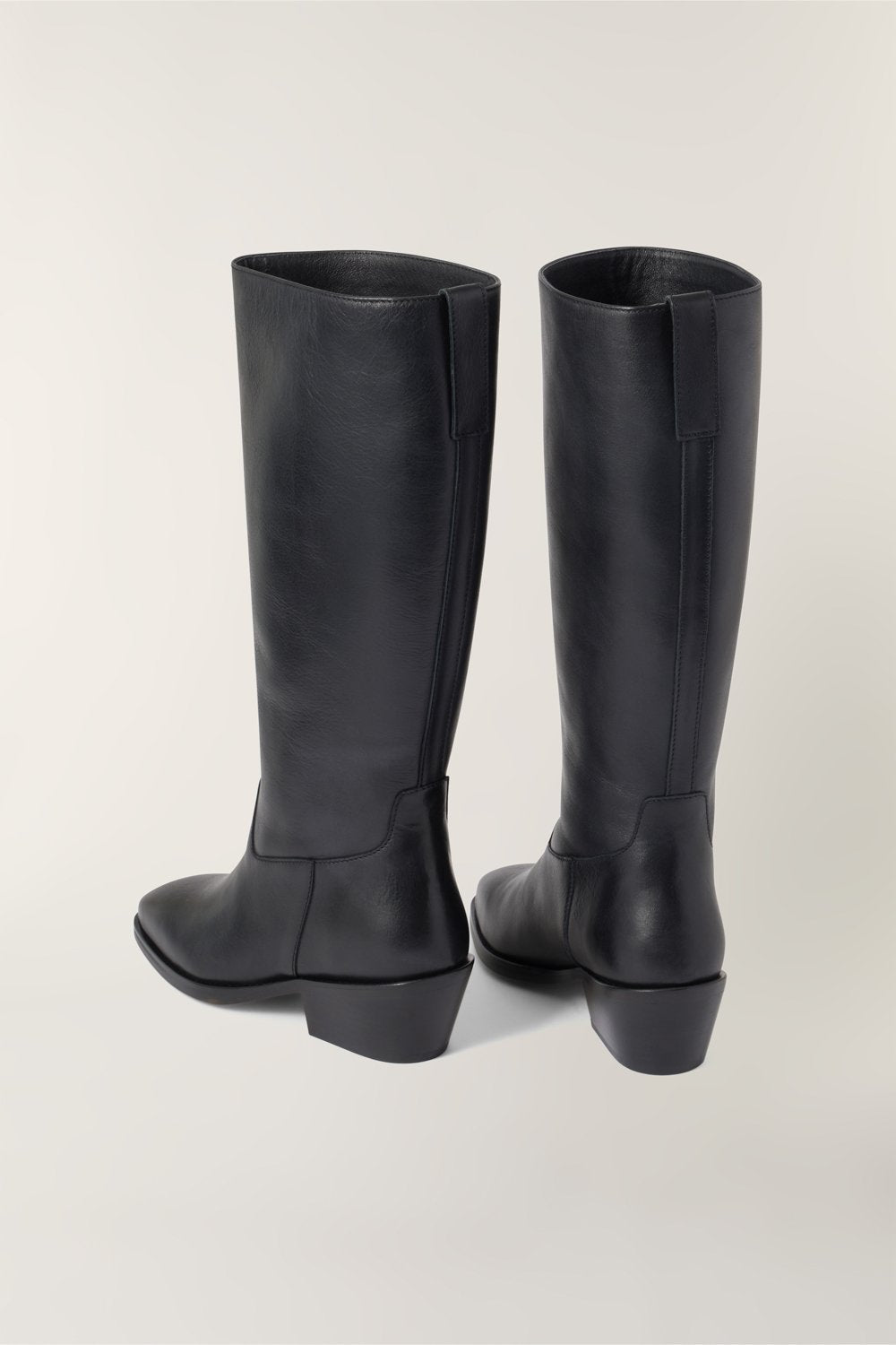 BERGAM BLACK BOOTS vue 3